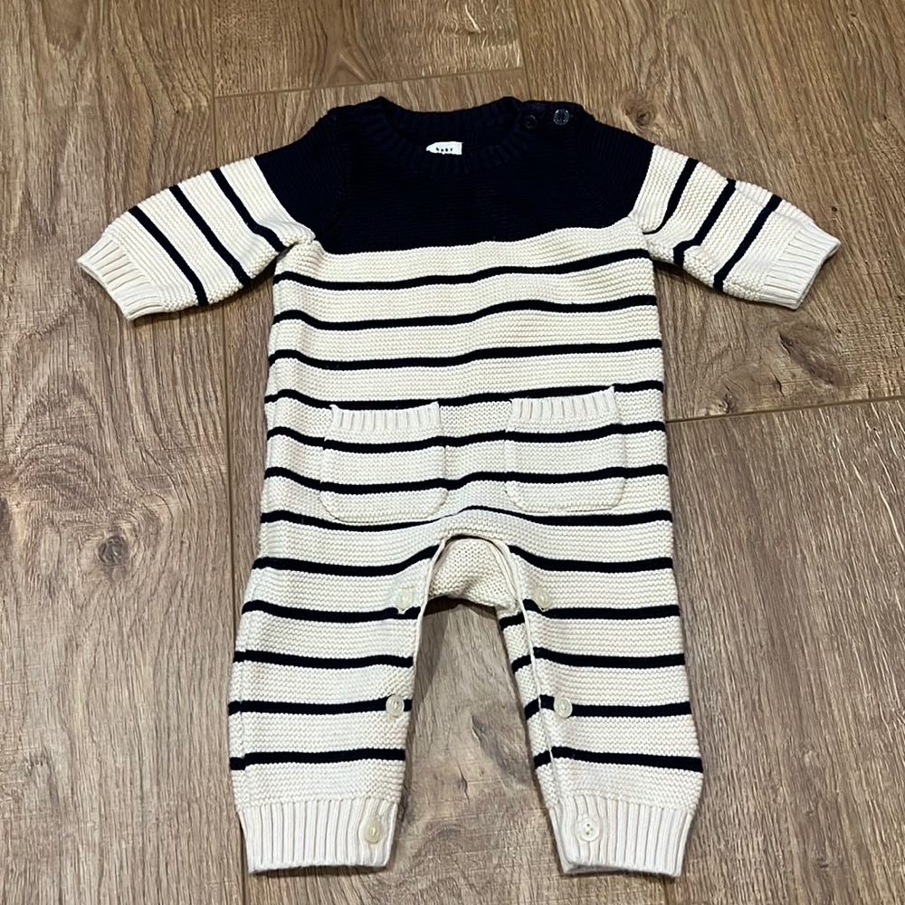Cute sweater romper 0-3